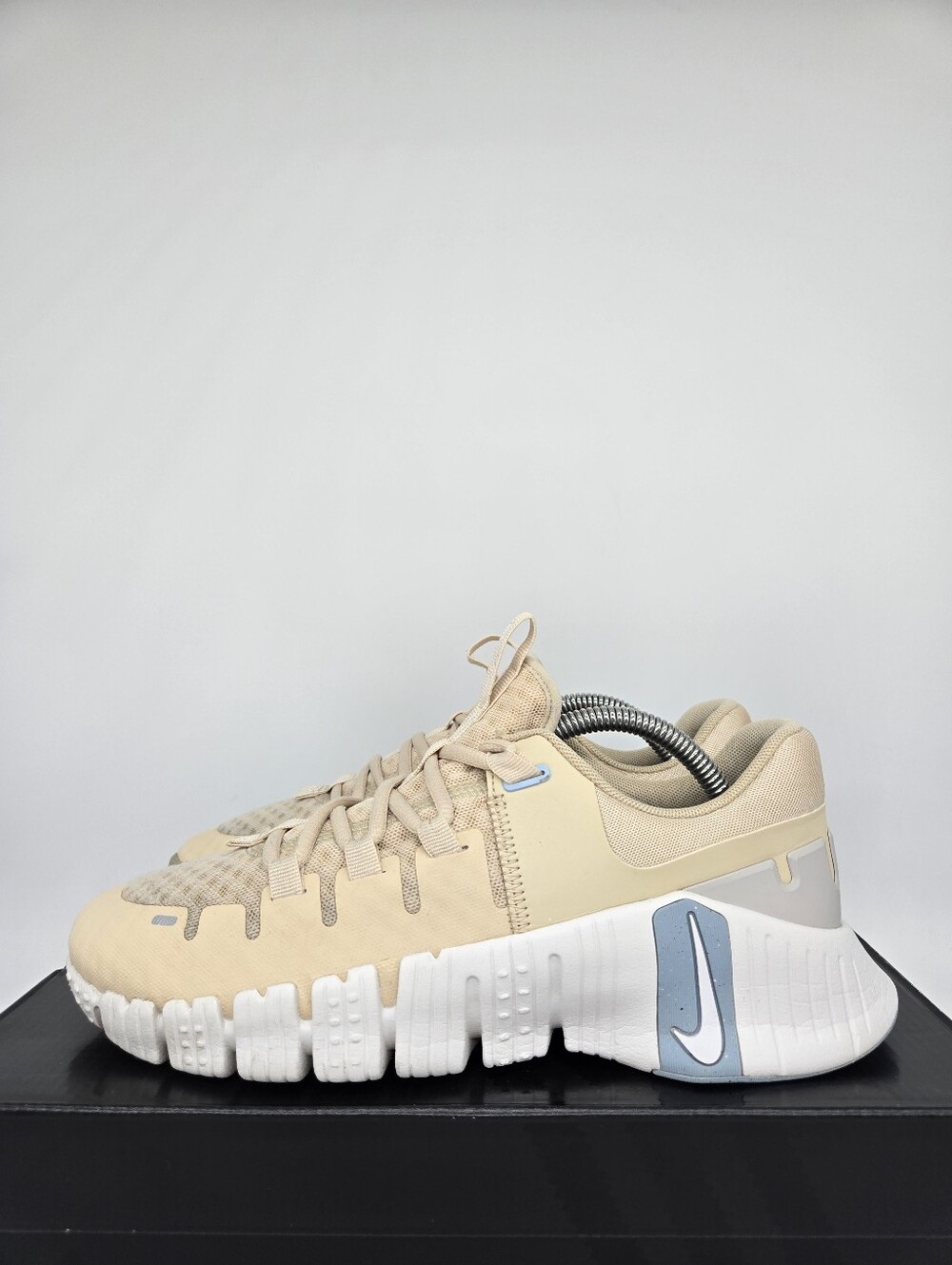 Nike Women's Free Metcon 5 Sanddrift Workout Shoes Size 8.5